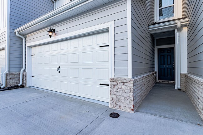 Building Photo - Price Improvement! 3 Bedroom 2.5 Bathroom ...