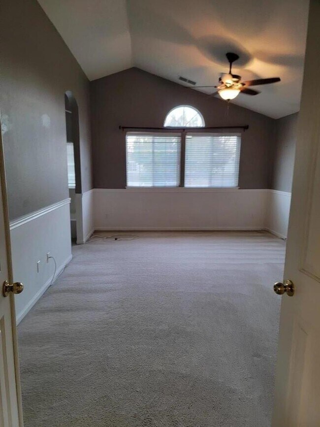 Building Photo - 9355 Lariat Dr