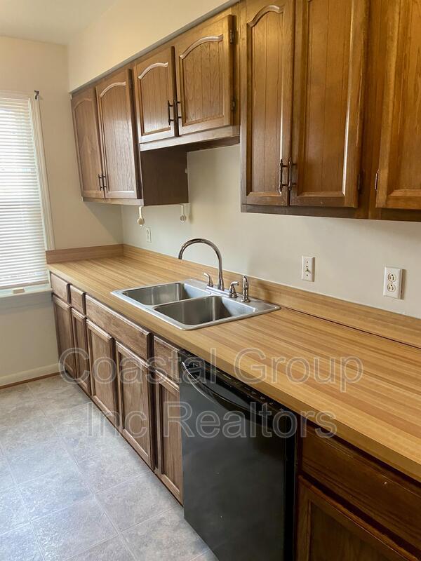 Building Photo - 1822 Carlton W