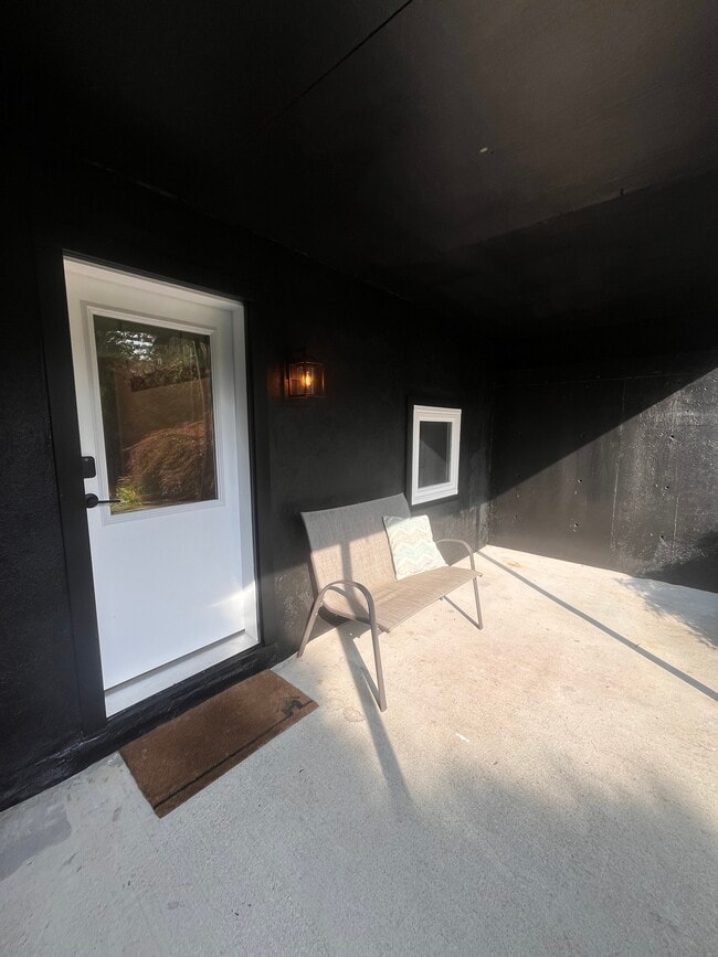 Foto del edificio - 266 Malletts Bay Ave