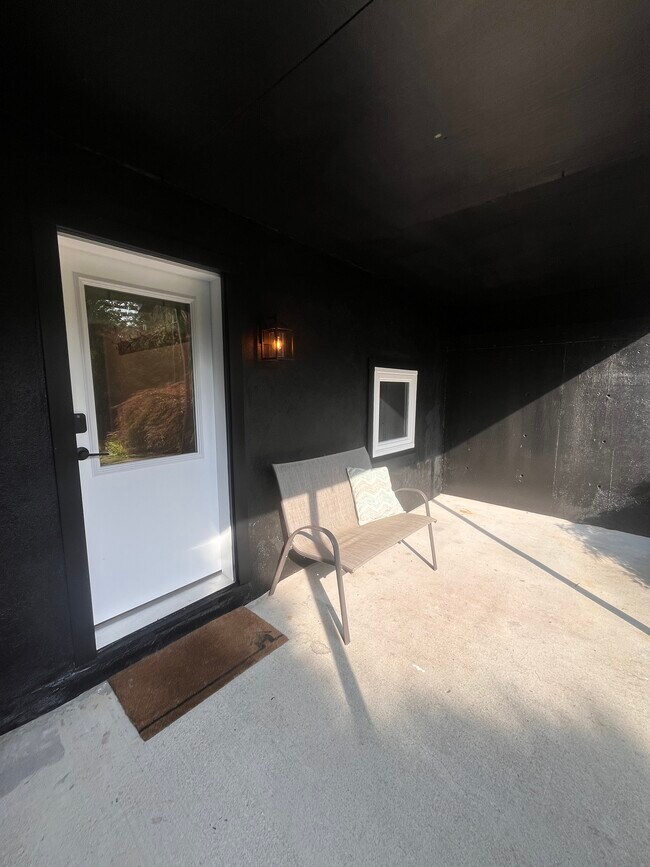 Building Photo - 266 Malletts Bay Ave