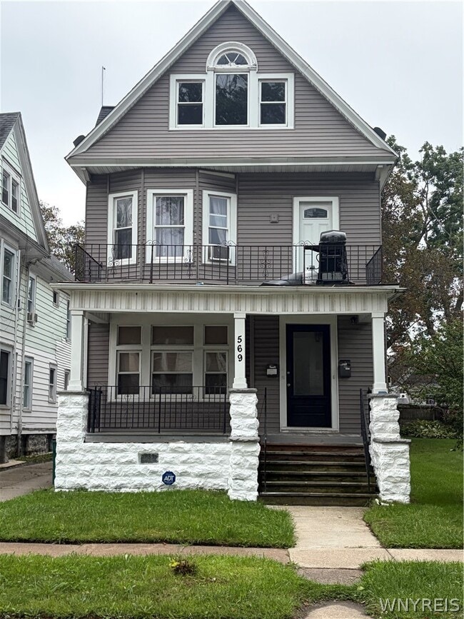 Building Photo - 569 E Utica St