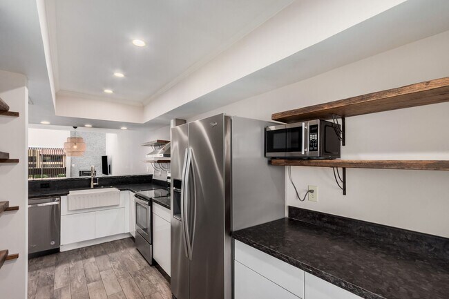 Foto del edificio - Stylish 2 Bed, 2 Bath Oasis in the Heart o...