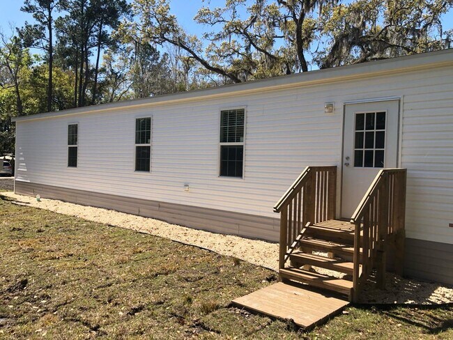 Foto del edificio - 18043 Ferry Ave