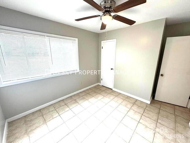 Building Photo - LEASE TO OWN this Beautiful Brick Home clo...