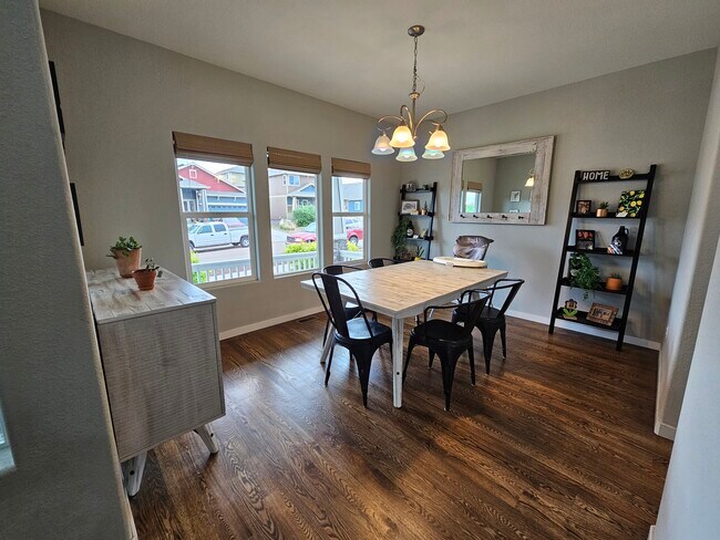 Foto del edificio - 1350 Alveston St