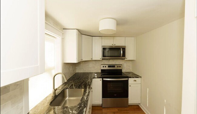 Building Photo - Spacious 4BR Duplex in Cohoes