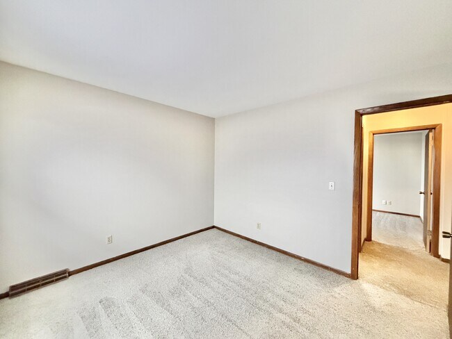 Foto del edificio - 1922 N Randall Ave