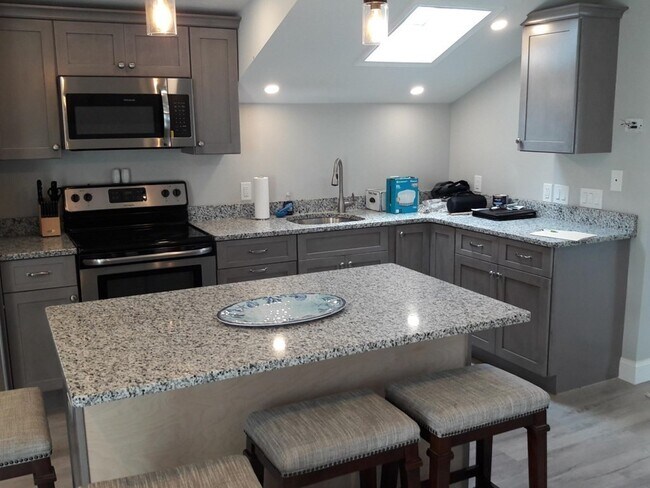 Foto del edificio - 130 White Horse Rd