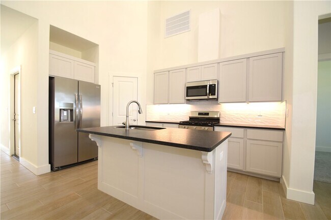 Foto del edificio - 470 Amethyst Rd