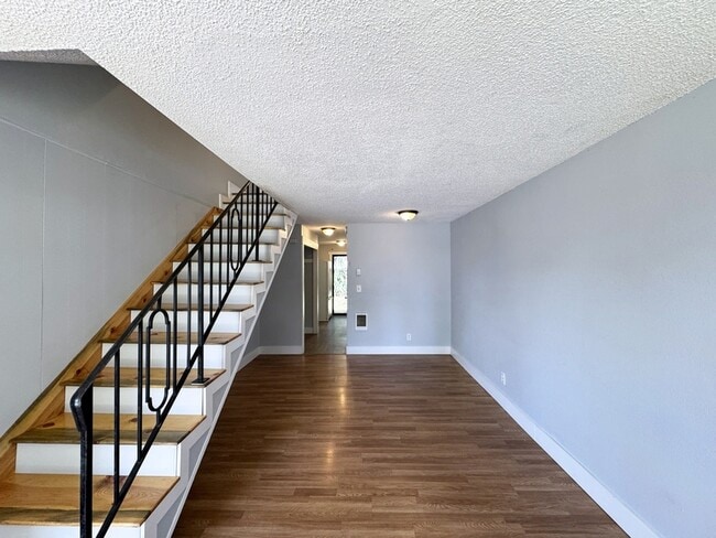 Building Photo - 519 Cinderella Loop