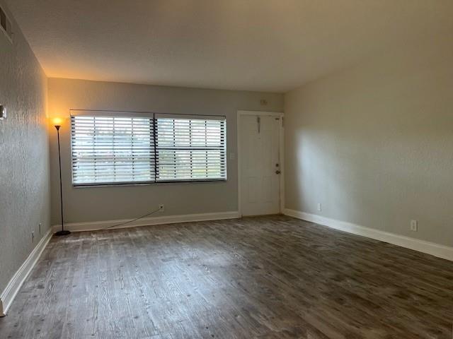 Foto del edificio - 2588 Riverside Dr