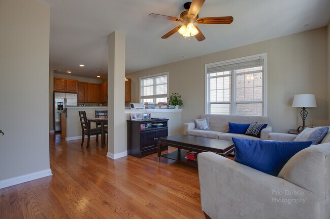 Foto del edificio - 2474 W Lake Ave