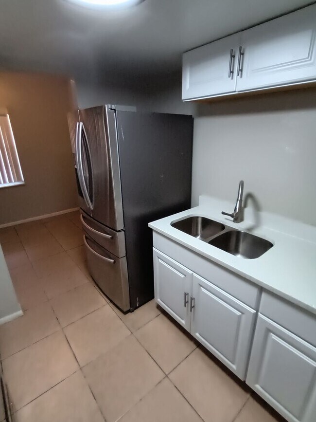 Foto del edificio - 1428 Holden Ave