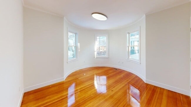 Building Photo - 391 Linwood Ave