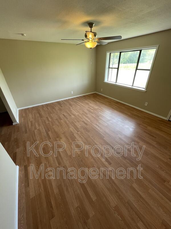 Building Photo - 1204 N Davis St