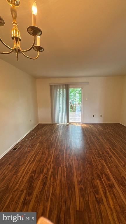Foto del edificio - 6762 Ducketts Ln