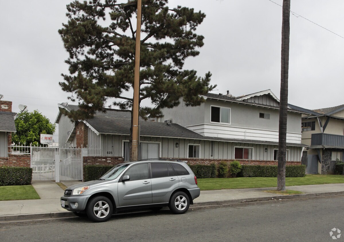 Primary Photo - 625-637 W Center St