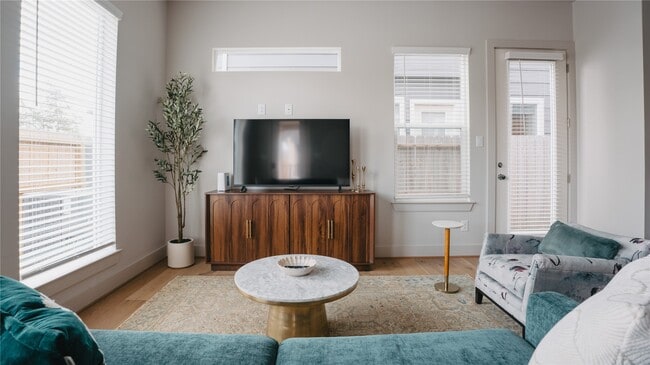 Foto del edificio - 5233 Hillman St