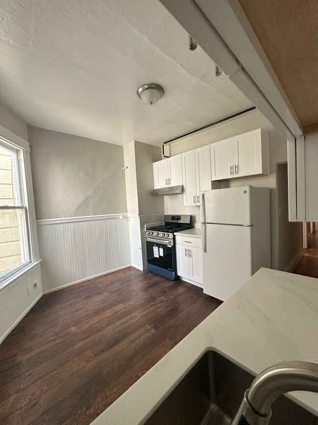 Building Photo - 523-523 Natoma St