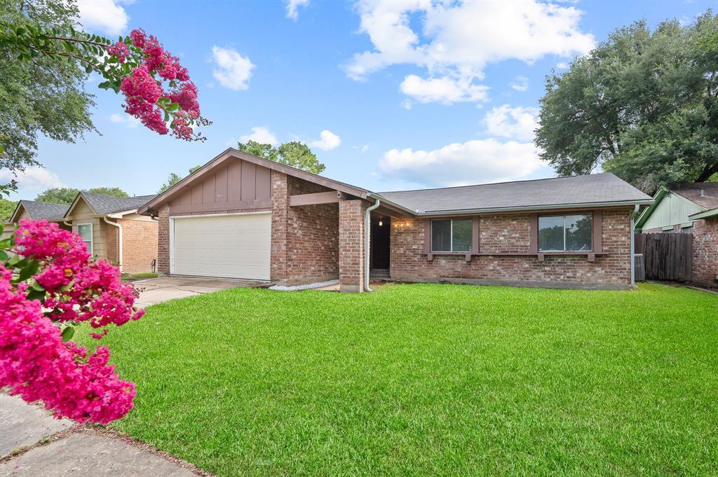 Foto principal - 13910 New Village Ln