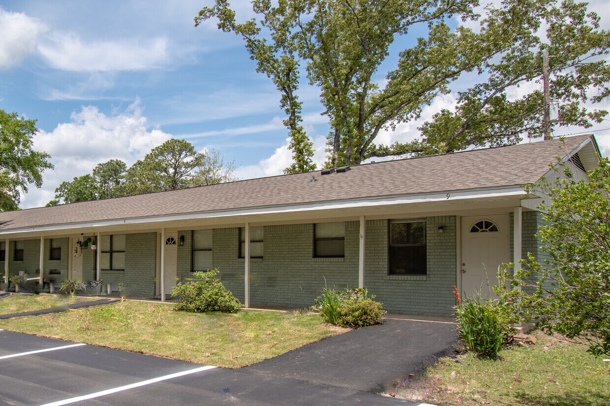 411 Braxton Ave Unit 9, Wiggins, MS 39577 Apartments in Wiggins, MS