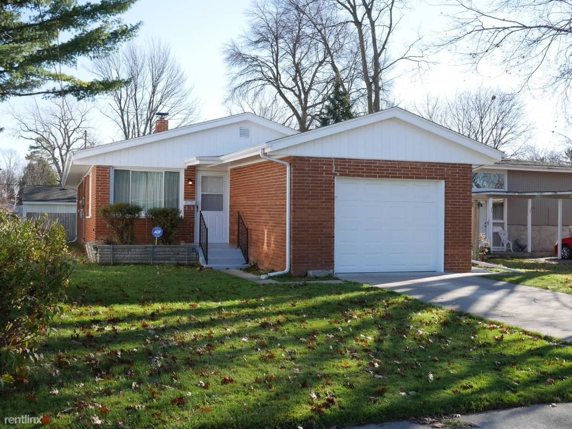 Primary Photo - 114 Heyn Ave