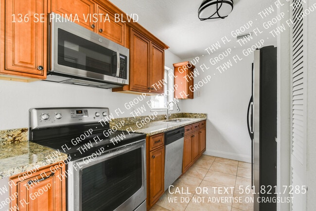 Building Photo - 136 SE Prima Vista Blvd