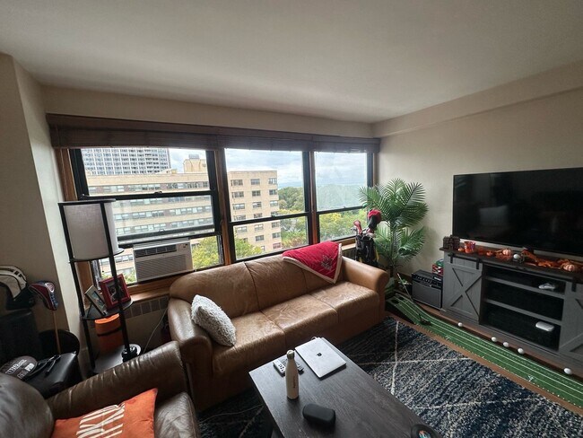 Foto del edificio - 4180 N Marine Dr