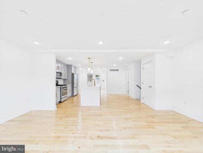 Building Photo - 2646 Manton St