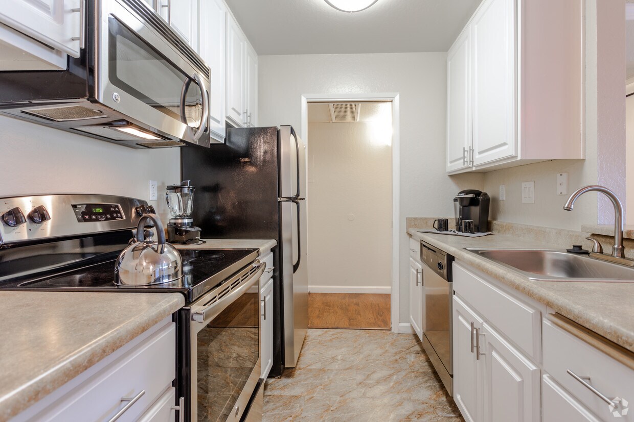 Palm Lake Apartment Homes Apartments in Concord, CA