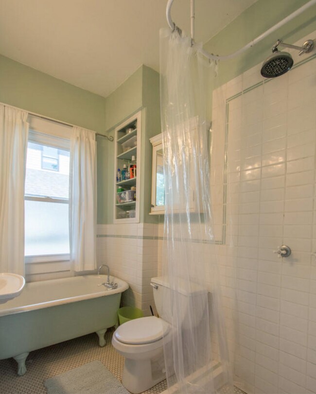 Building Photo - 712 S Park Ave