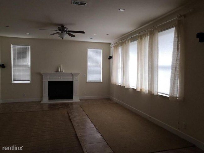 Building Photo - 5 br, 4 bath House - 4569 NILAND ST