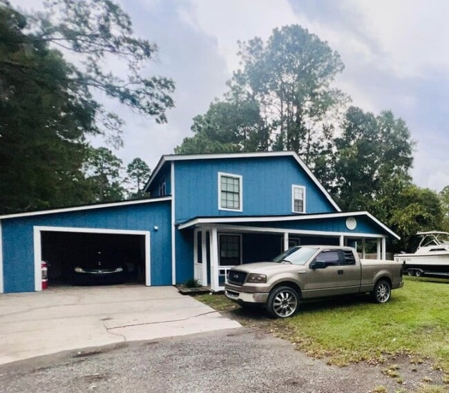 Building Photo - 302 Bernard Rd