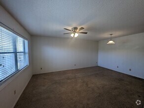 Building Photo - 1520 E Boswell St