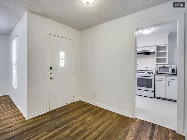 Building Photo - Darling 5 bedroom Home Near TCU. Available for 2026-2027!