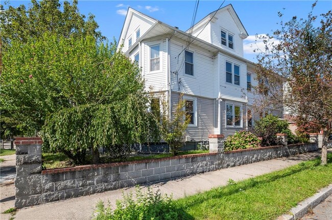 Building Photo - 143-143 Sumter St
