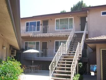 Primary Photo - 2601 N Glenoaks Blvd