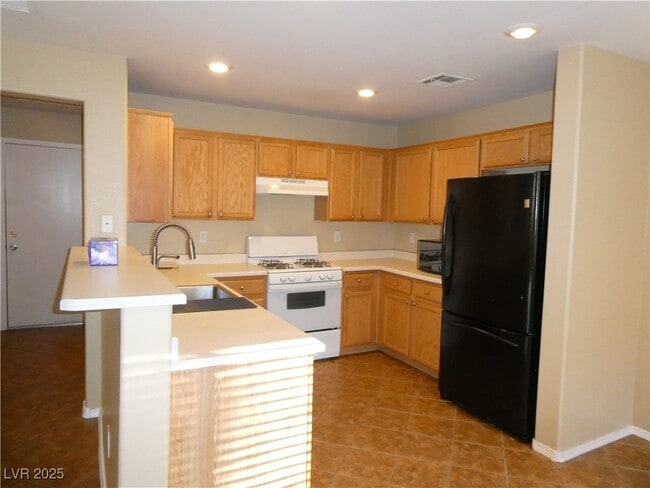 Building Photo - 941 Medina De Leon Ave