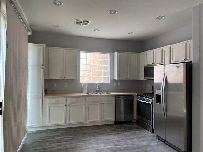 Foto del edificio - 6549 Butterfly Sky