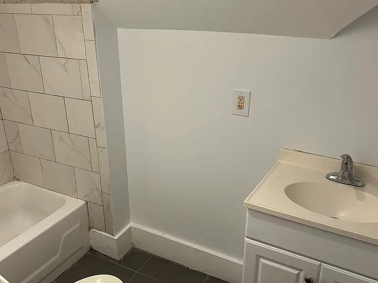 Foto del edificio - 483 Pontiac Ave