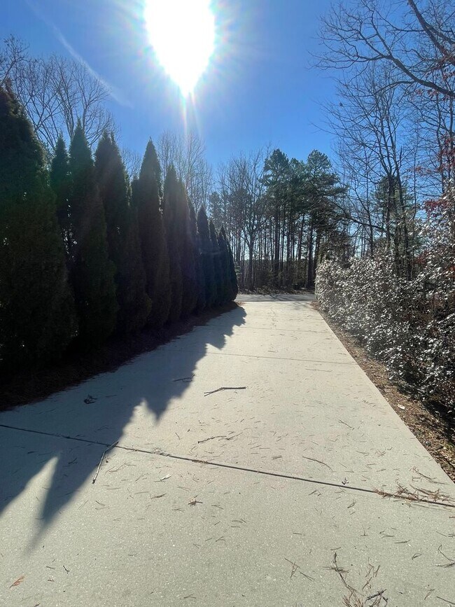 Building Photo - 4 Bedroom Soddy Daisy Rental Property with...