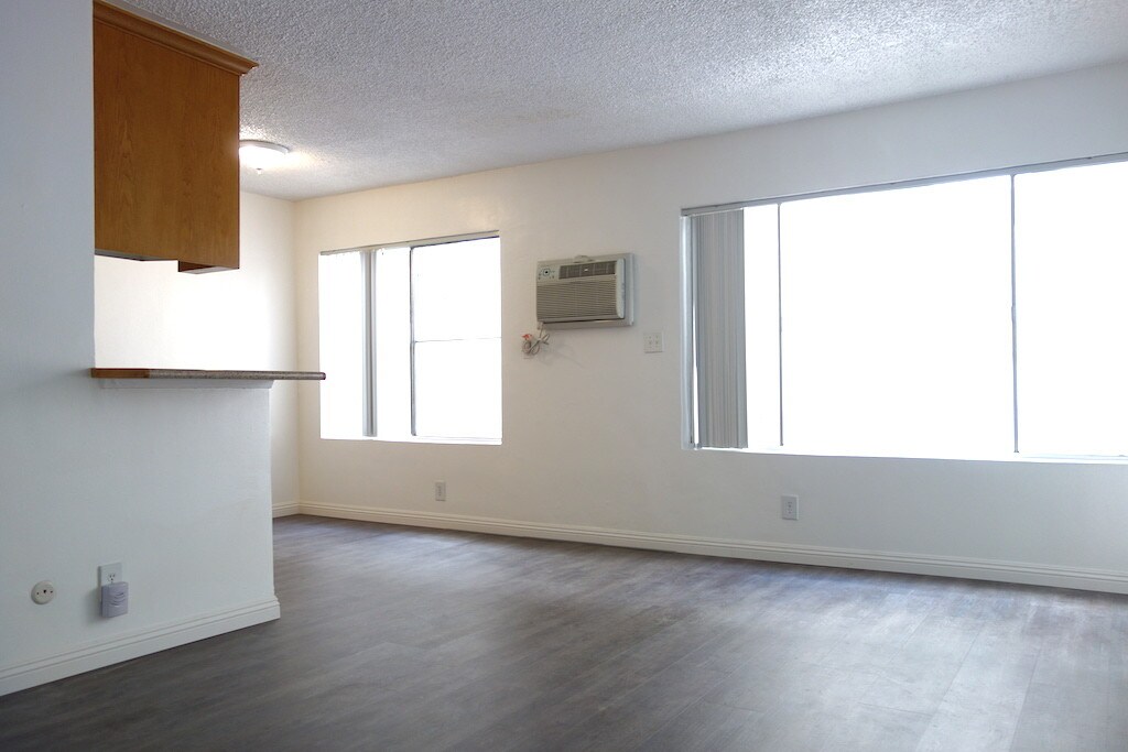 Foto principal - 5656 La Mirada Ave