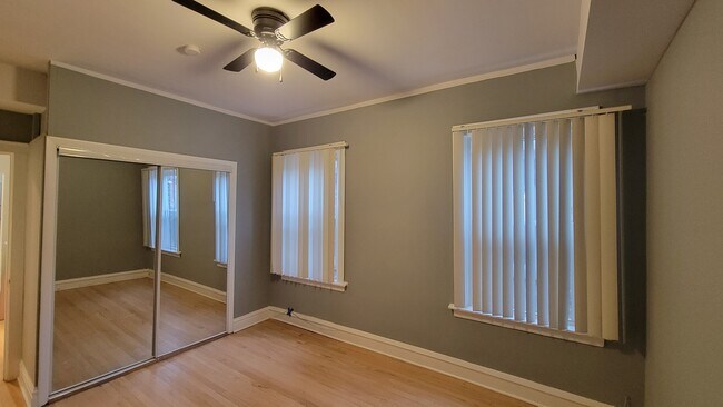 Building Photo - 5749 N Talman Ave