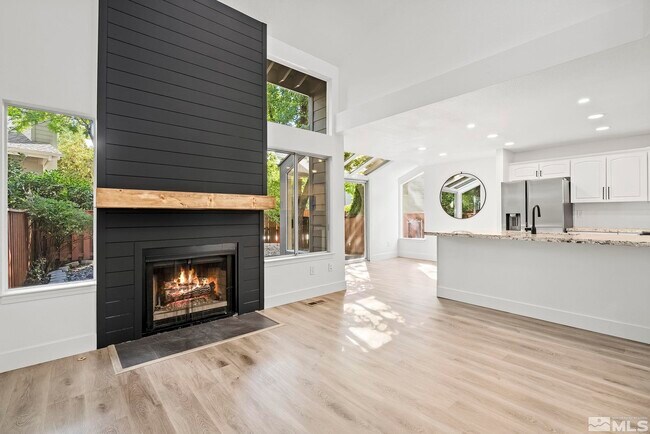 Building Photo - 3180 Wedgewood Ct