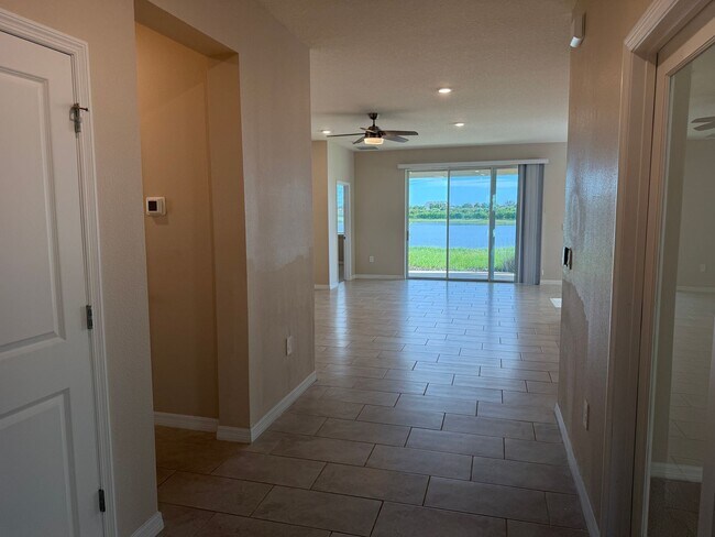 Building Photo - 3 Bedroom 2.5 Bath Single Family Home Promenade Estates