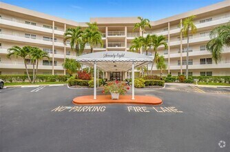 Building Photo - 3960 Oaks Clubhouse Dr
