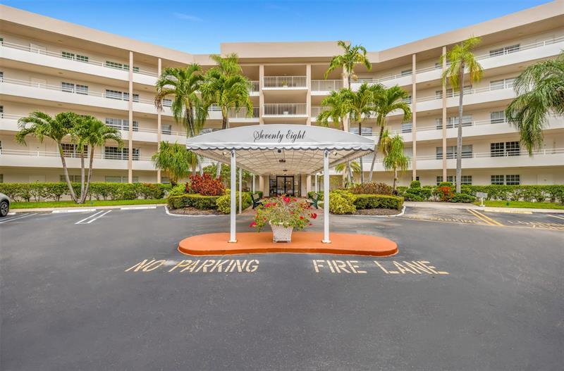 Foto principal - 3960 Oaks Clubhouse Dr