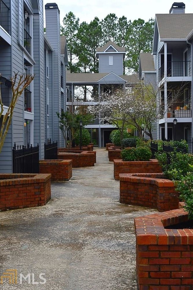 Foto del edificio - 329 Granville Ct