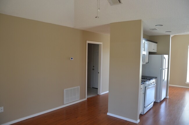 Foto del edificio - 13112 Hawthorn Pl